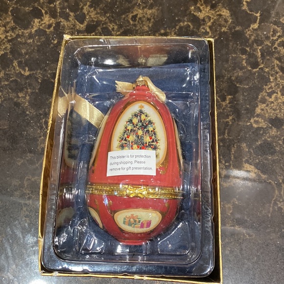 Mr. Christmas Vintage Musical Egg Ornament with Christmas tree & presents motif! - Picture 8 of 8